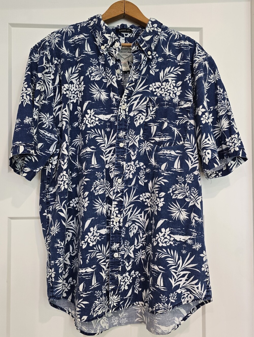St. John's Bay Light Blue Tropical Hawaiian Cotton Mens Large Shirt Classic Fit